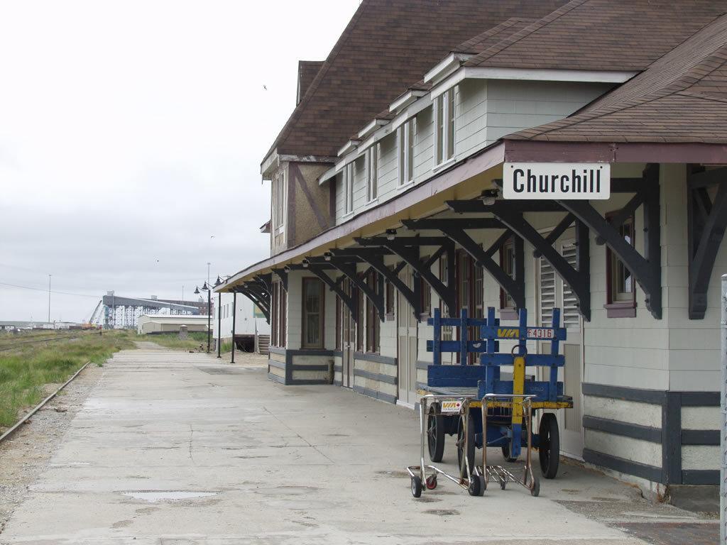 Bear Country Inn Churchill Bagian luar foto